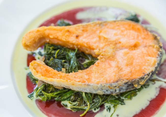 Salmon with Mussels & Spinach