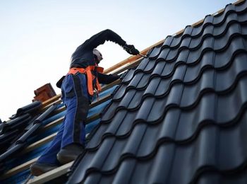 Roofer on home in Bray
